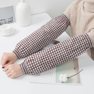Thickened cotton plaid over-sleeves, autumn winter long anti-stain sleeve covers with elastic cuffs.