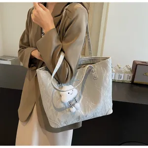 Korean retro large capacity tote bag, stylish casual shoulder underarm bag with cute cloud pendant.