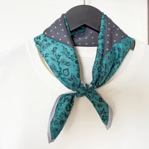 Pañuelo cuadrado tacto seda mujer elegante estampado floral lunares accesorio chic