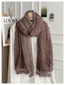 Koreaanse effen sjaal met kantrand, elegante katoenen linnen sjaal voor dames in de herfst.