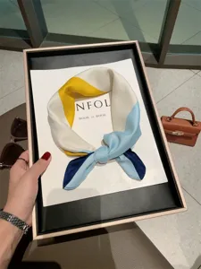Σικ μεταξωτό μαντήλι colorblock για γυναίκες, κομψό τετράγωνο μαντήλι για δουλειά.