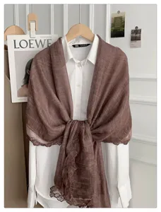 Koreaanse effen kanten sjaal, elegante bruine dames stola voor modieuze outfits.