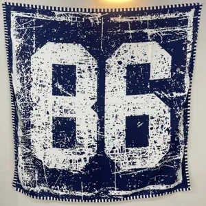 Grand foulard carré bleu et blanc vintage avec chiffre 86 châle tendance polyvalent