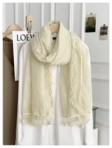 Elegante beige sjaal met kanten rand voor dames, lichtgewicht katoenen linnen sjaal lente.