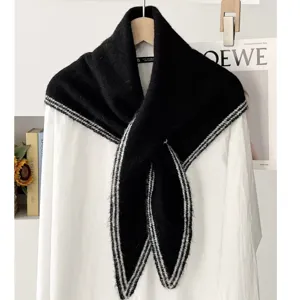 Bufanda triangular de punto negro para mujer, elegante chal de invierno cálido y cuello envolvente.