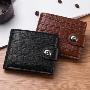 Portafoglio Corto da Uomo Business in Pelle PU con Motivo a Coccodrillo Fibbia in Metallo Multi Slot per Carte di Moda