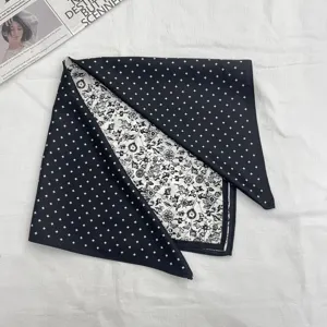 Pañuelo cuadrado negro y blanco de lunares y flores, elegante bufanda tacto seda mujer.