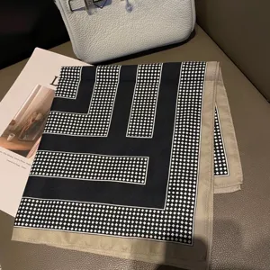 Primavera verano bufanda de seda geométrica 53cm retro negro y blanco elegante mujer