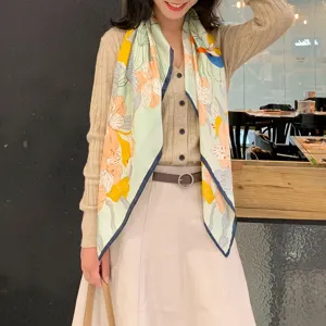 Elegante foulard quadrato in seta con stampa floreale e animale da donna, protezione solare.