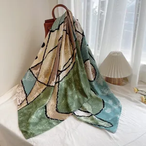Geometrische print zijden vierkante sjaal, elegant mozaïek ontwerp, chique draperende sjaal dames.