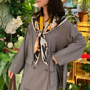 Sciarpa Quadrata di Modo da Donna Vintage Stampa Floreale Animale Poliestere Raso Sciarpa da Collo Versatile Quotidiana