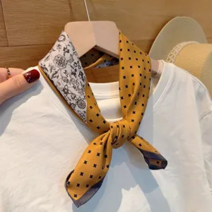 Elegante pañuelo cuadrado tacto seda amarillo geométrico floral accesorio de moda para mujer