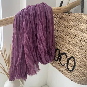 Violetter knittriger Baumwoll Leinen Schal für Damen, vintage leichter Sommer Schultertuch.