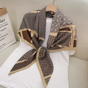 Elegantes braunes geometrisches Seiden-Quadratuch, vielseitiger Mode-Kopfschmuck und Halstuch.