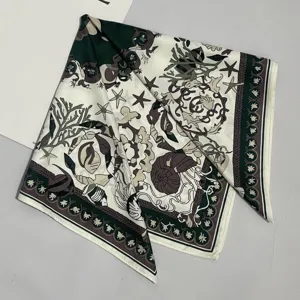 Pañuelo de seda chic con estampado marino, elegante bufanda para mujer en verano.