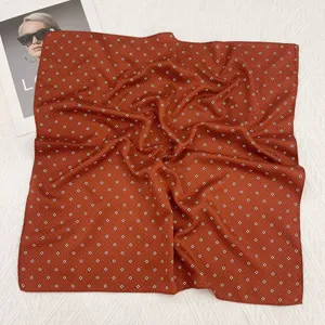 Elegante pañuelo cuadrado de seda con lunares marrones 53cm accesorio moda primavera