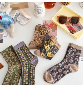 Vintage ethnischer Stil florale bestickte Damensocken Herbst Winter warme Baumwollsocken