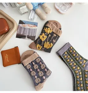 Retro Blumen bestickte Damensocken, gemütliche Herbst Winter vintage literarische Socken.