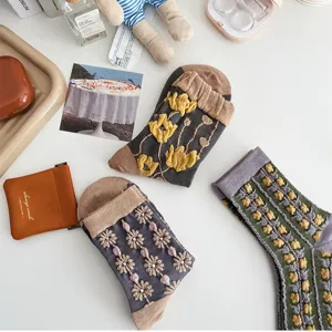 Retro Blumen Socken für Damen, vintage 3D Relief Herbst Winter bequeme Freizeitsocken.