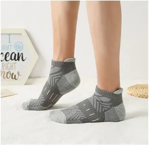 Men athletic ankle socks breathable mesh running marathon sports socks with heel tab grey