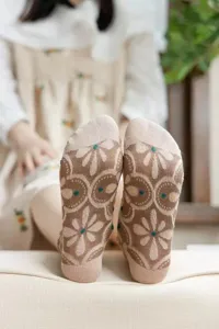 Retro floral palace style women summer thin relief short socks breathable cute vintage ankle socks.
