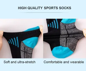 Details of breathable men sports socks, ultra-stretch fabric, comfortable running footwear.