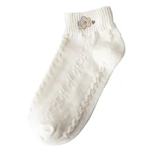 White women low-cut boat socks summer breathable thin ankle socks with cute floral embroidery