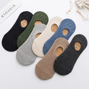 Men's solid color low cut invisible liner socks, breathable cotton boat socks for spring and summer daily wear.
