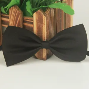 Nœud papillon noir uni pour hommes et femmes, cravate classique en polyester pour fêtes.