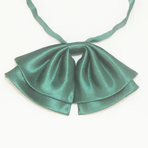 Fiocco per uniforme JK in raso verde scuro, dettaglio nastro per colletto doppio da donna.