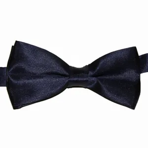 Classico papillon doppio in raso blu navy per abbigliamento formale, matrimoni ed eventi per bambini.