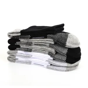 Atmungsaktive Sportsocken für Marathon und Fitness mit gepolstertem Frotteeboden.