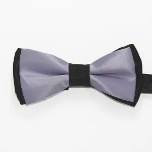 Pajarita bicolor de doble capa con cuerpo morado y borde negro para elegantes eventos formales.