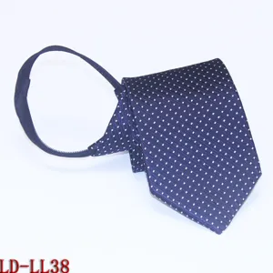 Heren rits stropdas 8cm zakelijk casual voorgeknoopt donkerblauw met witte stippen patroon.