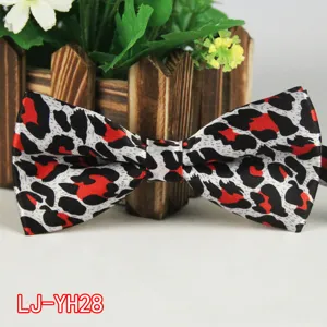 Pajarita estampada de poliéster para hombre, elegante patrón negro, blanco y rojo.
