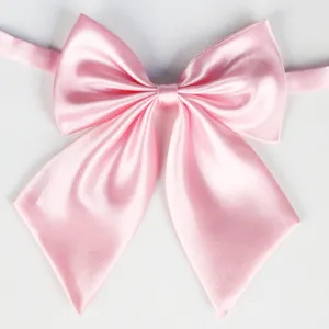 Nœud papillon en satin rose pour femme, col d'uniforme JK, accessoire de cou élégant et stylé.