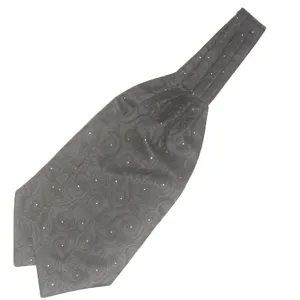 Gedetailleerde opname van donkergrijze heren ascot stropdas met subtiel wervelpatroon.