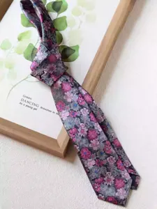 Detail view of an 8cm retro floral necktie, vintage patterned handmade tie for formal business wear.