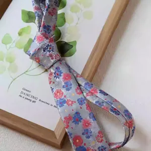 Classic 8cm handmade floral necktie for men and women, vintage retro flower pattern formal tie.