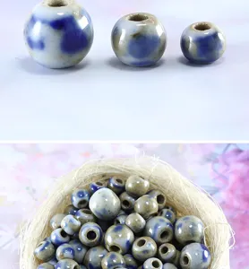 Cuentas de cerámica azul y blanca a granel para accesorios de joyería hechos a mano.
