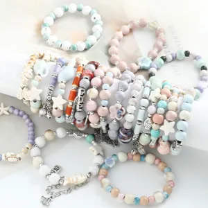 Set di bracciali con perle in ceramica in stile cinese con ciondoli a forma di stella.
