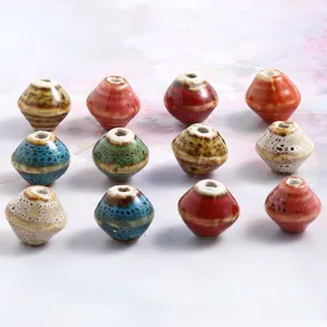 Cuentas de ceramica artesanales de formas variadas para hacer pulseras y collares DIY