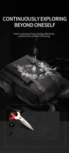 Dettaglio zaino in pelle PU impermeabile con tessuto resistente e design antigraffio.