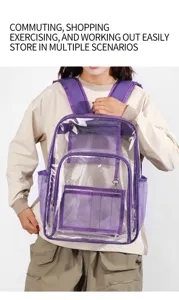 Detailansicht des großen transparenten PVC-Rucksacks mit lilafarbenem Rand und Mesh-Fächern.