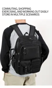 Vista dettagliata dello zaino in rete nera con tasche multiple e materiale traspirante.