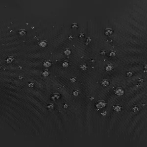 Wasserdichtes schwarzes Rucksackmaterial Detail zeigt wasserabstoßende Textur für den Outdoor.