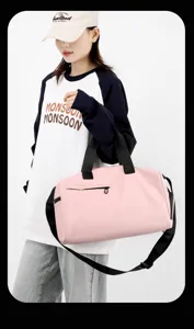 Rosa Sport-Gymtasche mit Schultergurt, ideal für Reisen, Fitness und nasse Trennung.