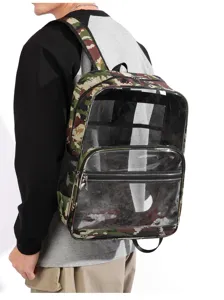 Detailansicht des transparenten PVC-Schulrucksacks mit Camouflage-Besatz am Model.