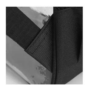Transparenter Rucksack Detail Gurt aus klarem PVC und robustem schwarzem Nylon Gewebe