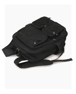 Sac a dos en maille noire vue detaillee avec plusieurs poches zippees et design respirant.
